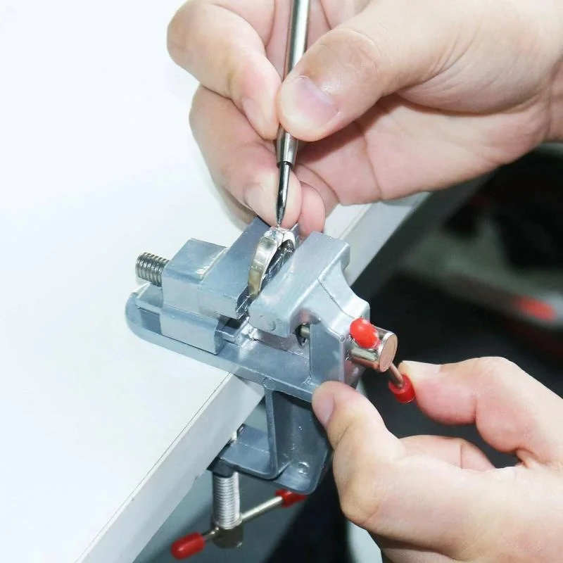 مقعد صغير ملزمة طاولة المشبك ا - مراجعة Electronics Repair Bench وسعره